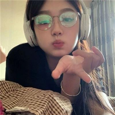 坐着的女人